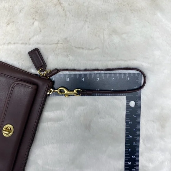 Vintage Coach mahogany turn lock wallet/wristlet - Picture 7 of 11
